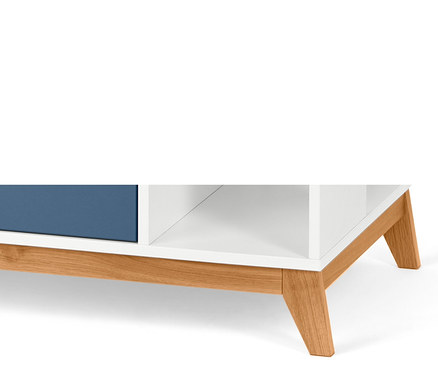 Detailansicht einer blauen Wickelkommode.