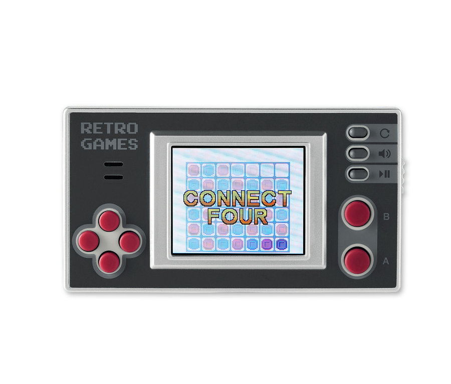 Detail einer Retro-Mini-Spielekonsole mit dem Spiel Connect Four auf dem Bildschirm.