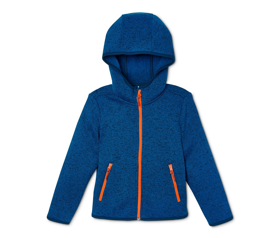 Blaue Strickfleecejacke mit Kapuze und orangefarbenem Reißverschluss.
