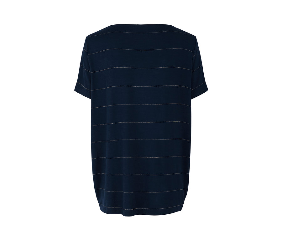 Blaues Shirt mit Streifen.