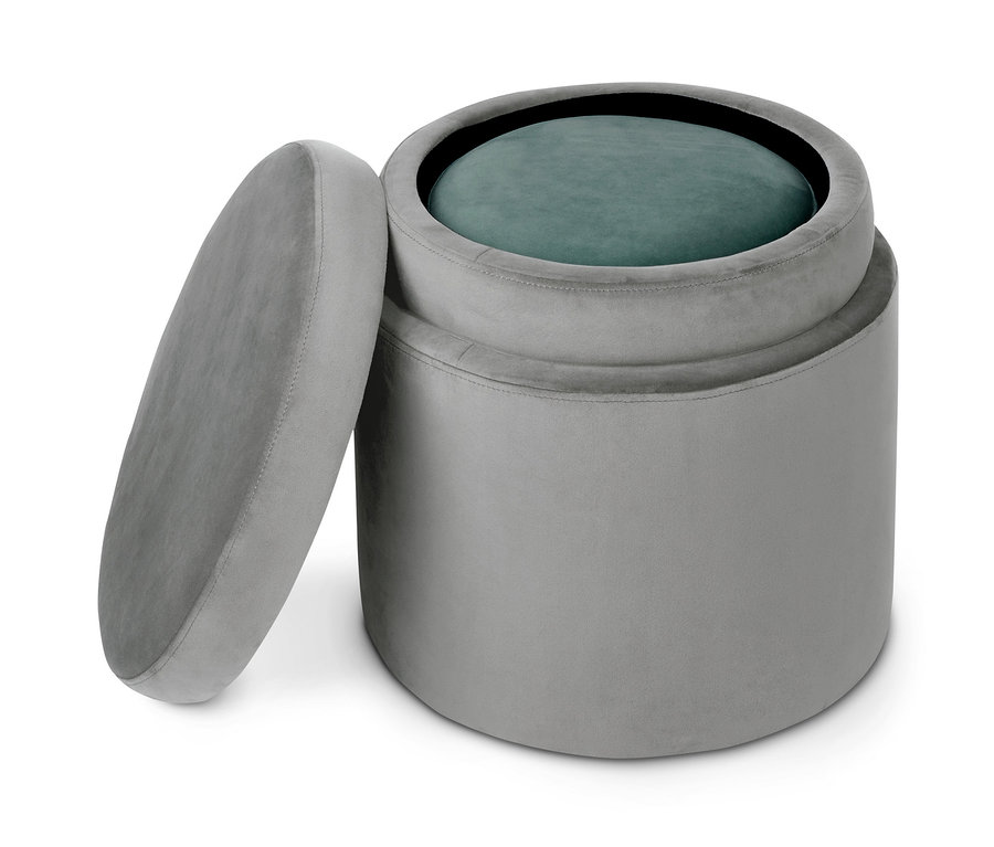 Zwei Samtpoufs mit Stauraum, einer mit offenem Deckel, der ein grünes Inneres enthüllt.