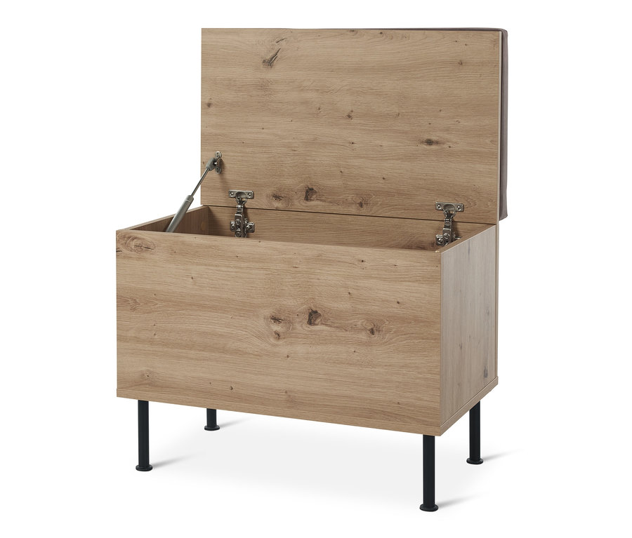 Geöffnete Sitzbank mit Stauraumfach steht auf schwarzen Füßen.