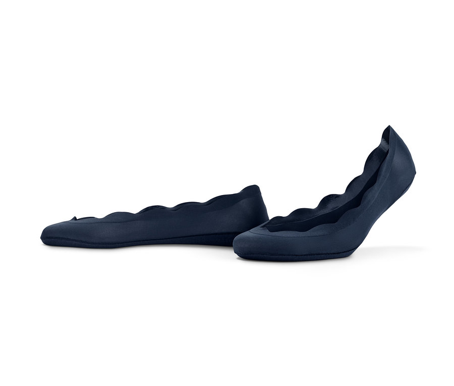 Zwei Paar dunkelblaue und beige Magic-Cut-Füßlinge.