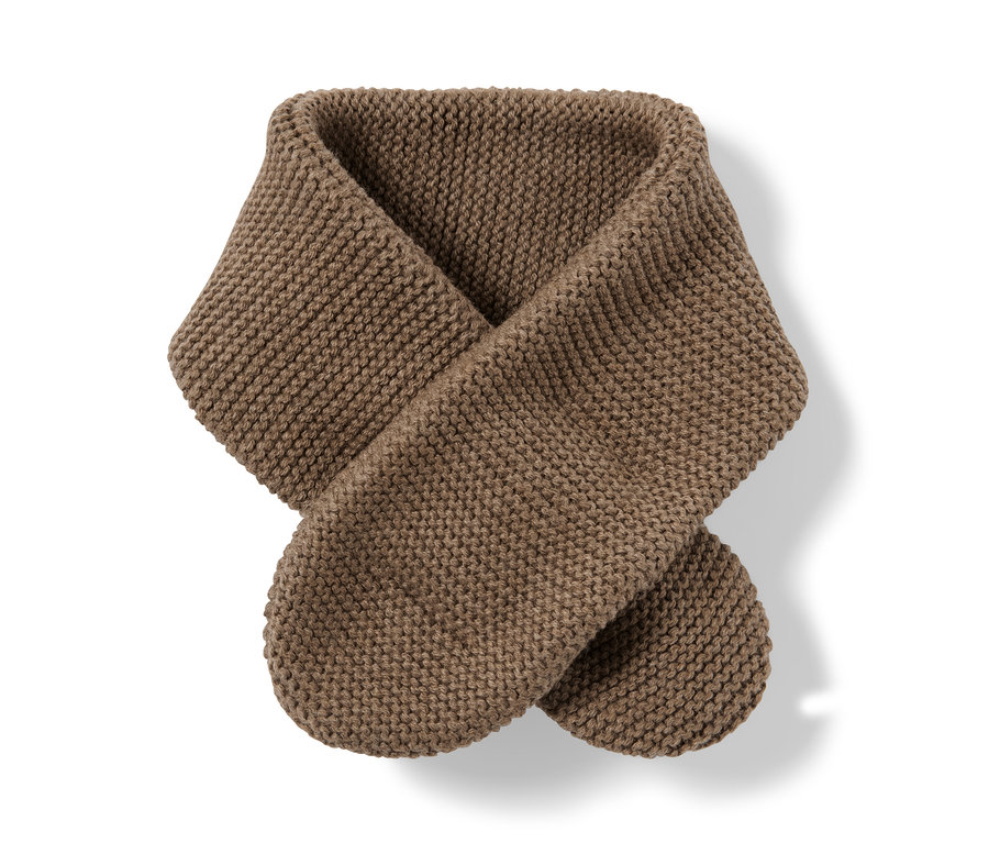 Brauner Strickschal.