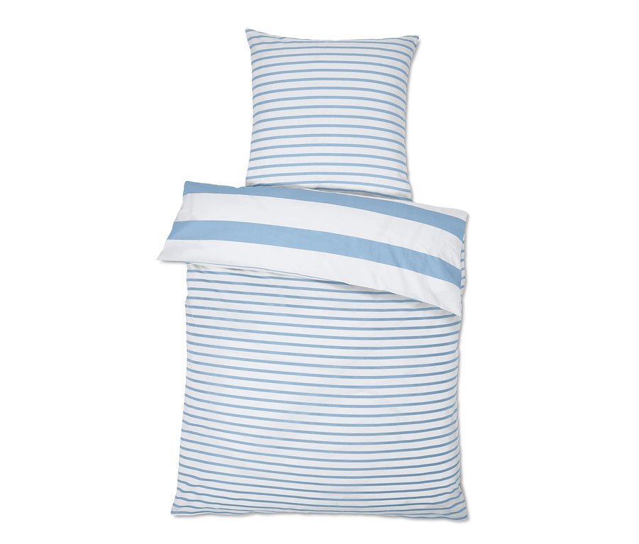 Bettwäsche mit blauen und weißen Streifen.