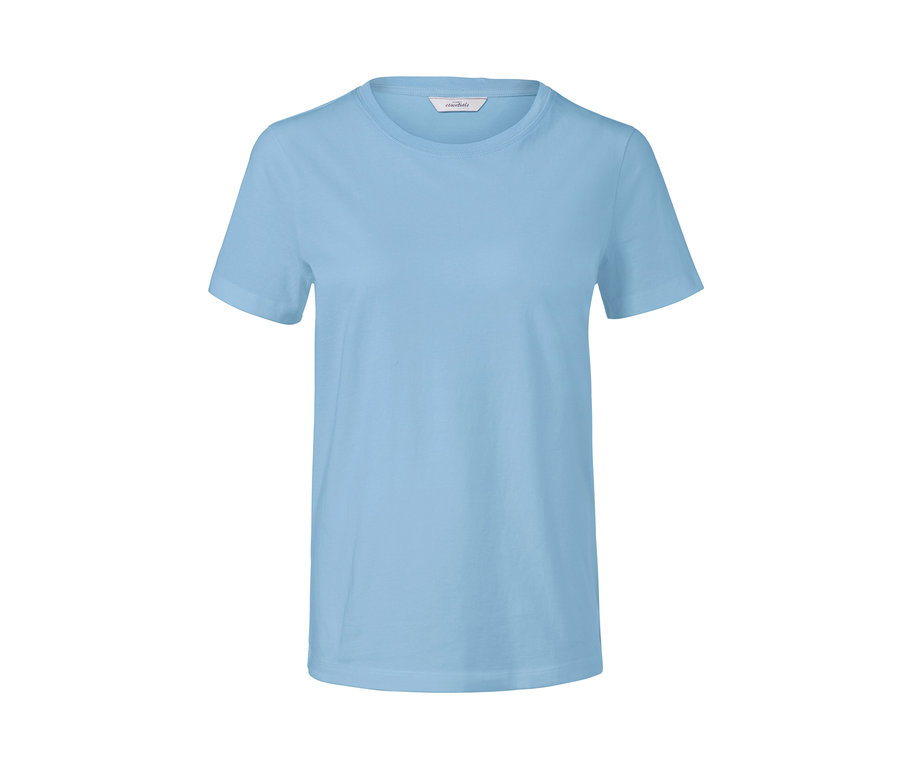 Hellblaues T-Shirt.