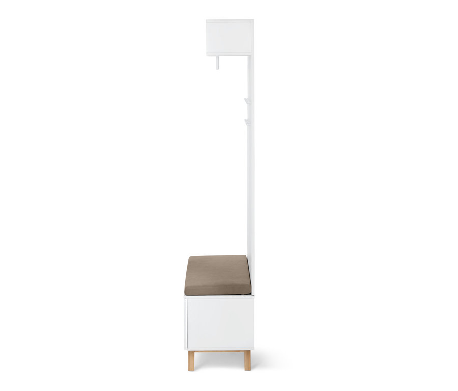 Weiße Garderobe mit Sitzbank und braunem Kissen.