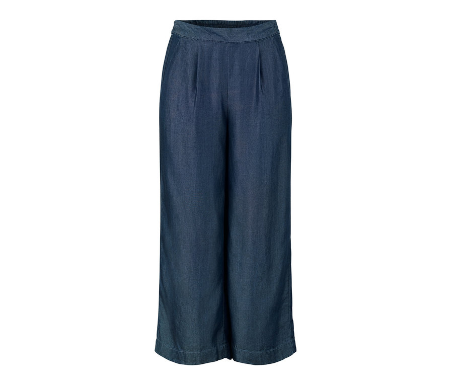 Eine Culotte in Denimoptik.