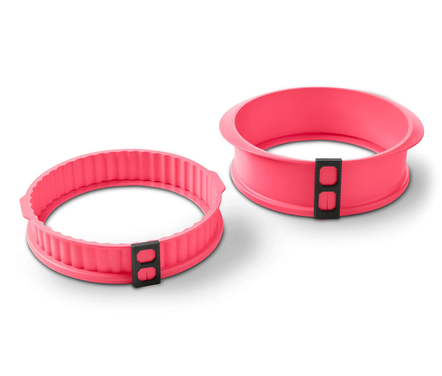 Zwei rosa "2-in-1-Spring-und-Tarteform" liegen auf einem weißen Hintergrund.