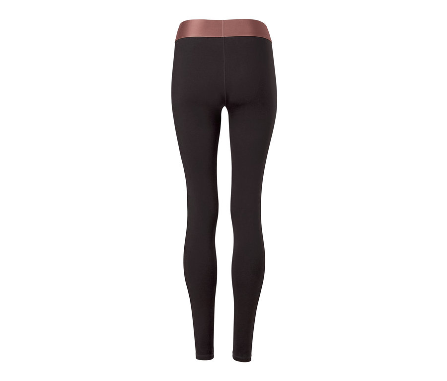 Schwarze Sporttight mit braunem Bund.