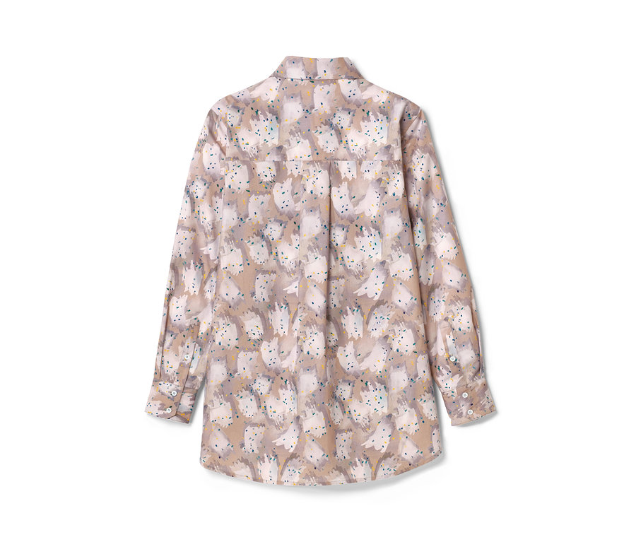 Detailansicht der bedruckten NAH/STUDIO Longbluse aus Bio-Baumwolle.