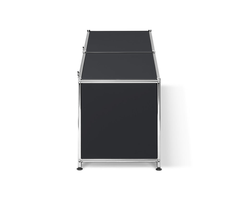 Metall-Lowboard mit 2 Klappenfächern.