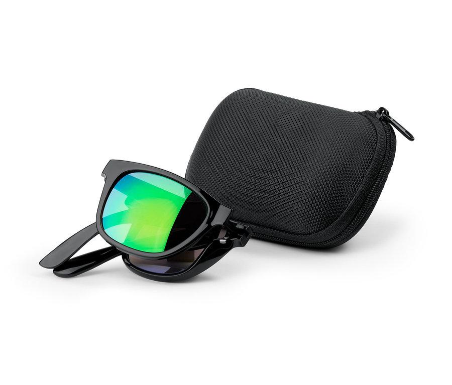Eine faltbare Sonnenbrille liegt neben einem schwarzen Etui auf einem weißen Hintergrund.