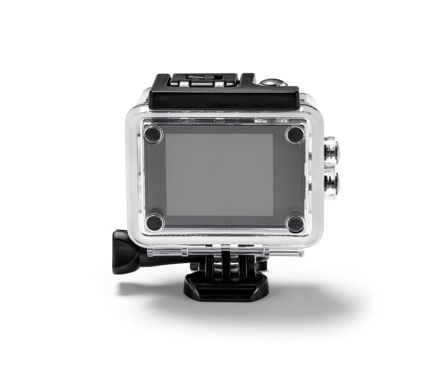 Nahaufnahme einer Action-Cam mit 4K-Auflösung in einem transparenten Gehäuse, montiert auf einer schwarzen Halterung.