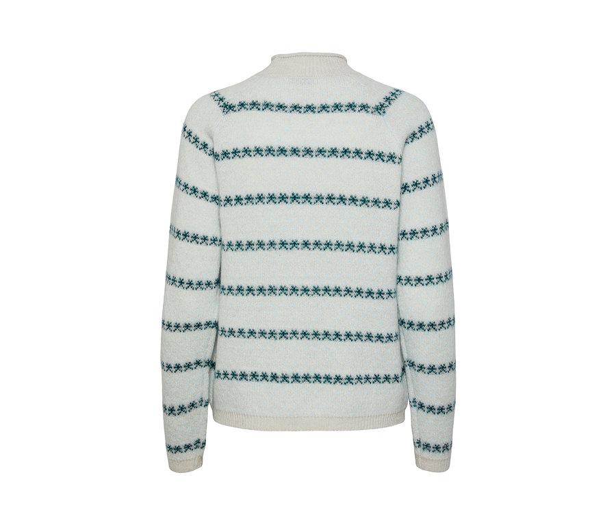 Ein Strickpullover mit horizontalen Streifen mit Schneeflockenmuster.