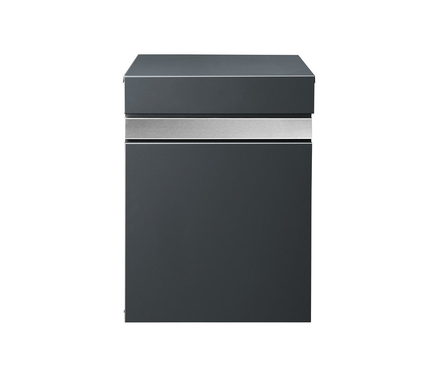 Ein schwarzer Paketbox-Briefkasten »Luxury« mit Hausnummer.