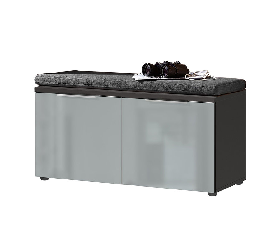 Eine Schuhbank mit Sitzkissen »Nordlia« in Schwarzgrau mit einer grauen Stoffauflage. Auf der Bank liegen ein Fernglas und eine Brille.