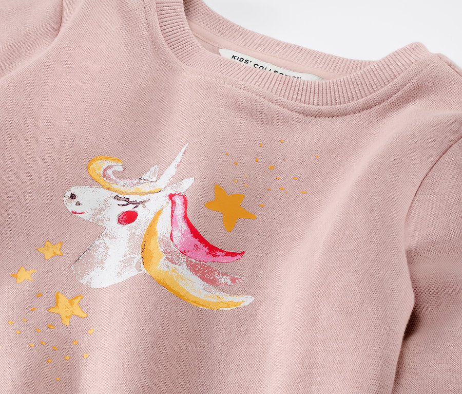 Rosa Kinder-Sweater mit Einhorn-Motiv.