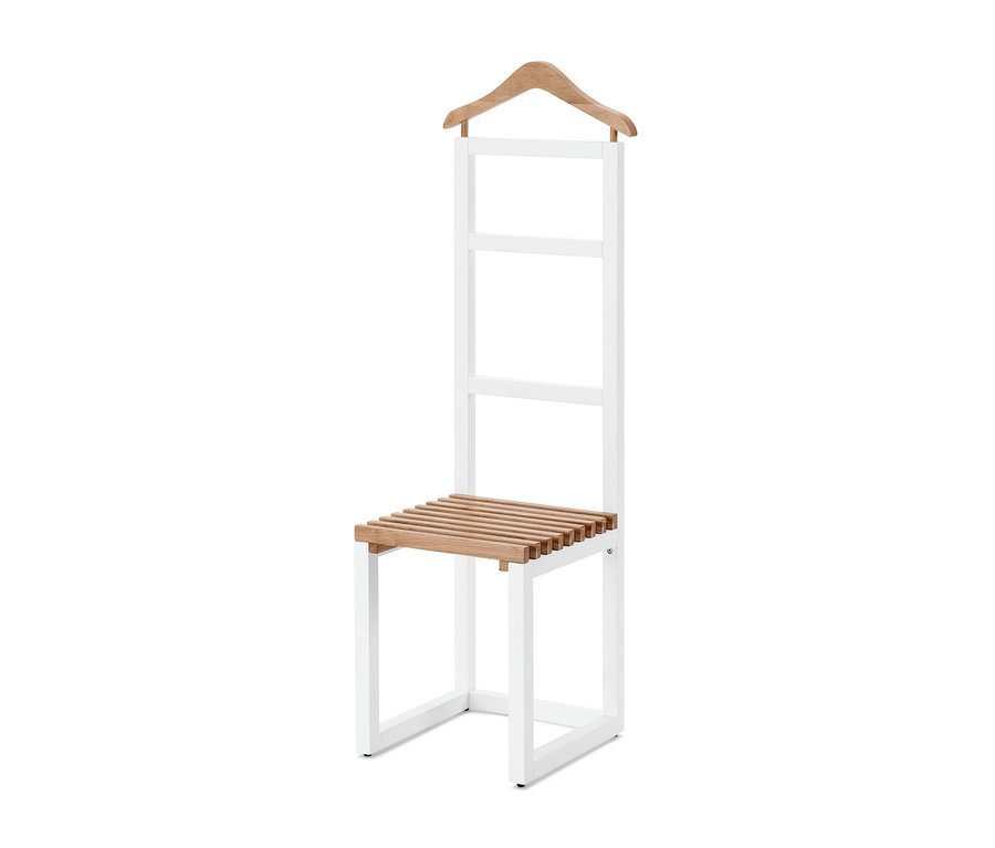 Weißer Stummer Diener mit Holzsitzfläche und Kleiderbügel.