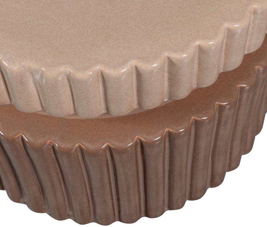 Detailansicht des braunen Woood Beistelltisches »Geer«.