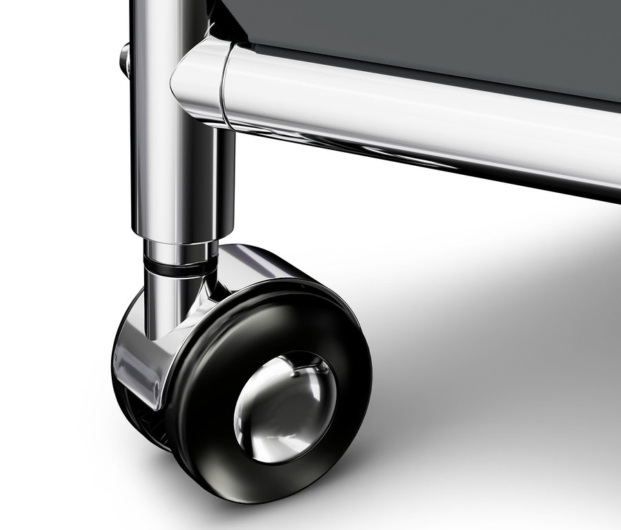 Detailansicht eines grauen Beistelltischs Metall »CN3« mit Rollen.