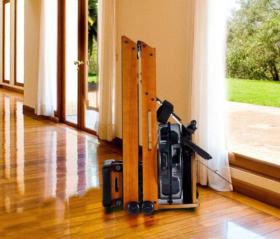 Zusammengeklapptes Bodycoach Wasser Rudergerät »Wood Compact« im Innenraum.
