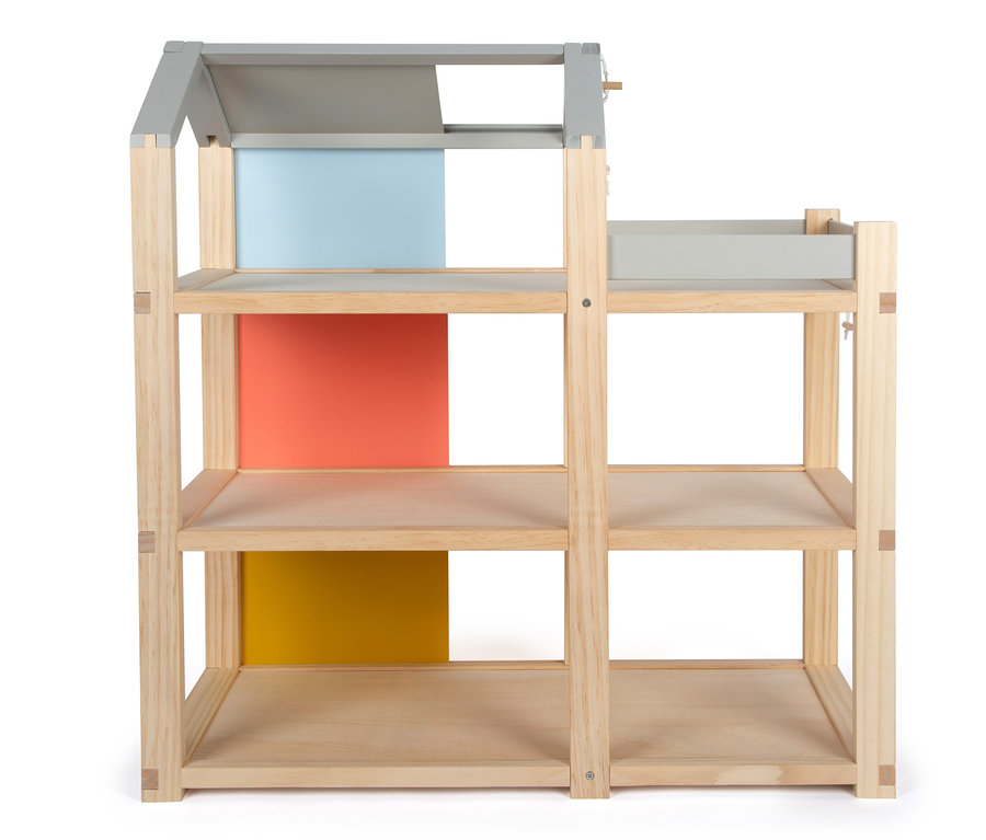 Leeres small foot Puppenhaus Natur mit Möbeln aus Holz.