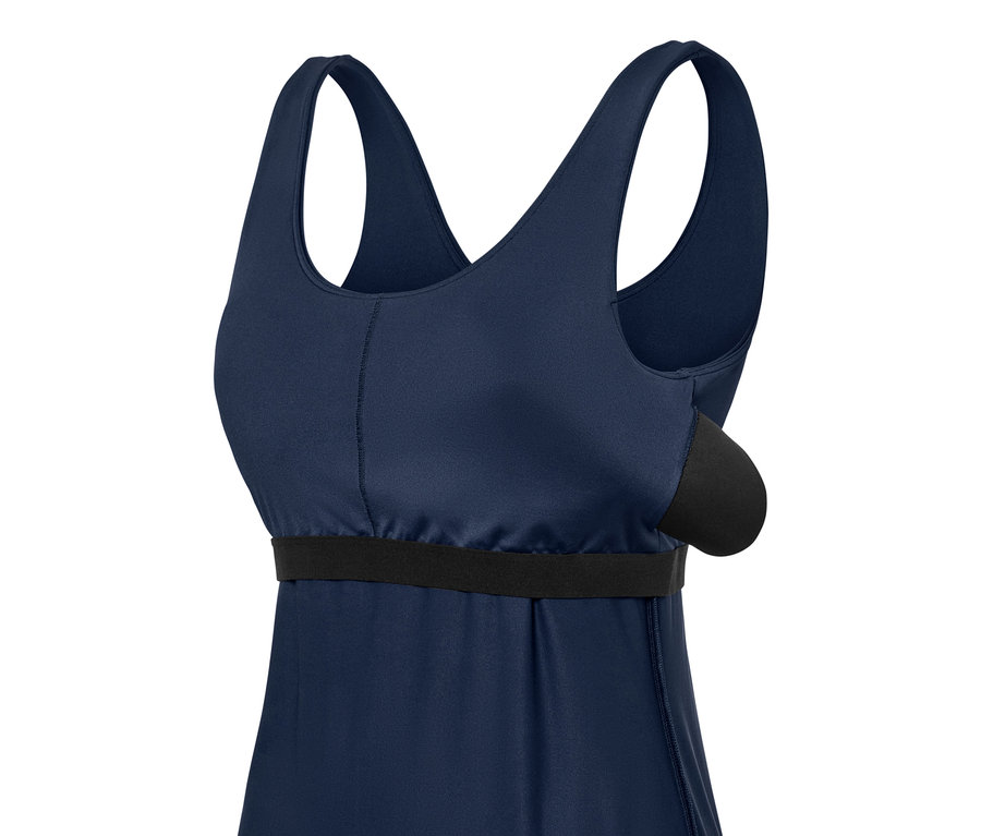 Dunkelblaues Sportkleid mit Radlerhose.