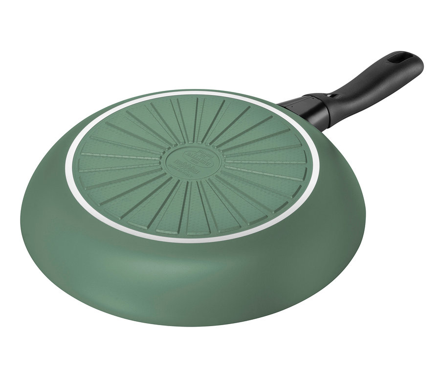 Die Unterseite einer grünen BALLARINI Aluminium-Bratpfanne mit 28 cm Durchmesser ist sichtbar.