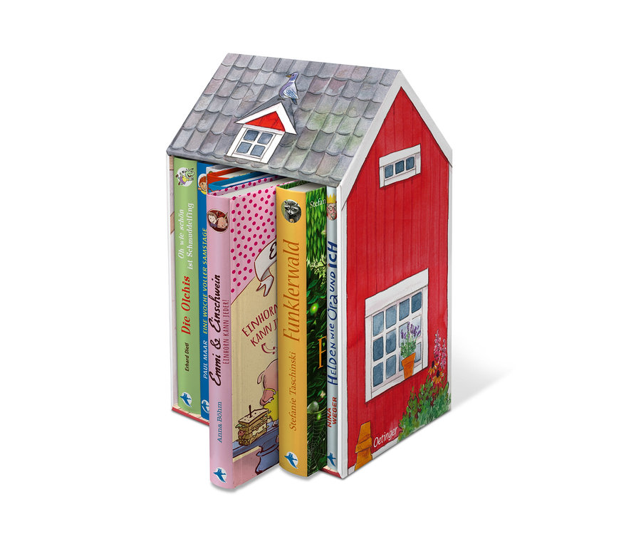 Bücher stehen in einem Bücherregal, das wie ein Haus aussieht. Es handelt sich um das Buch-Set »Mein Kinderbuchhaus«.