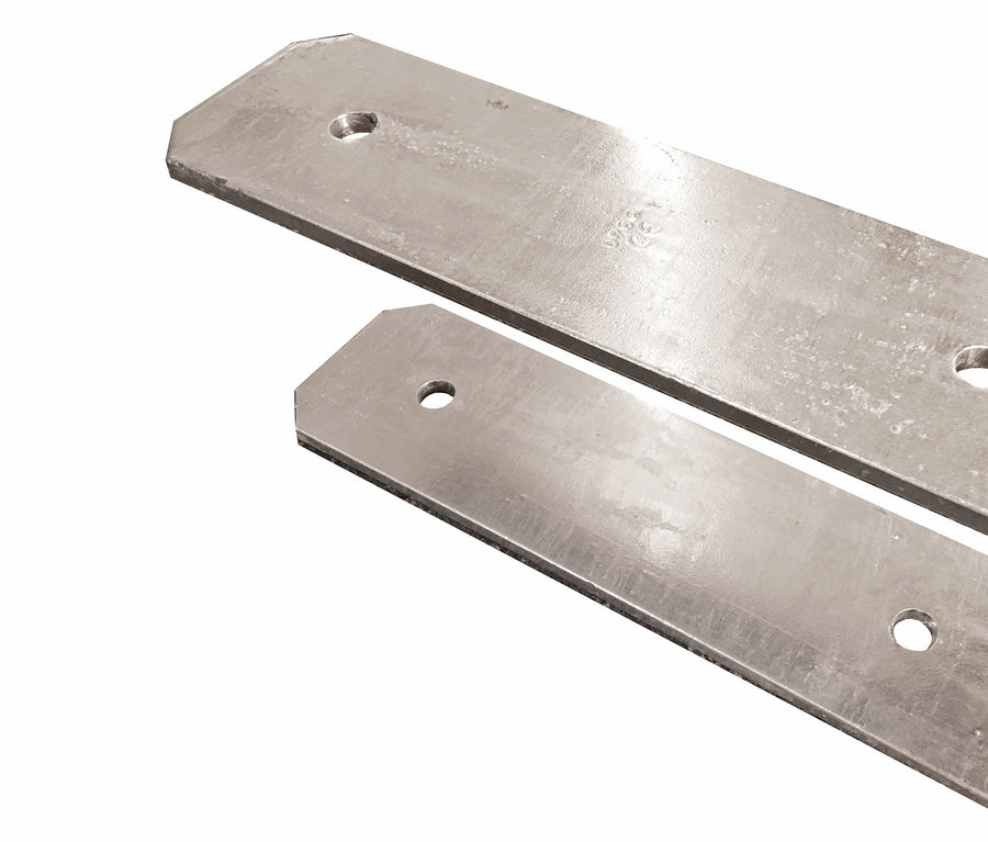Zwei metallene Karibu H-Anker 6er-Set liegen übereinander.