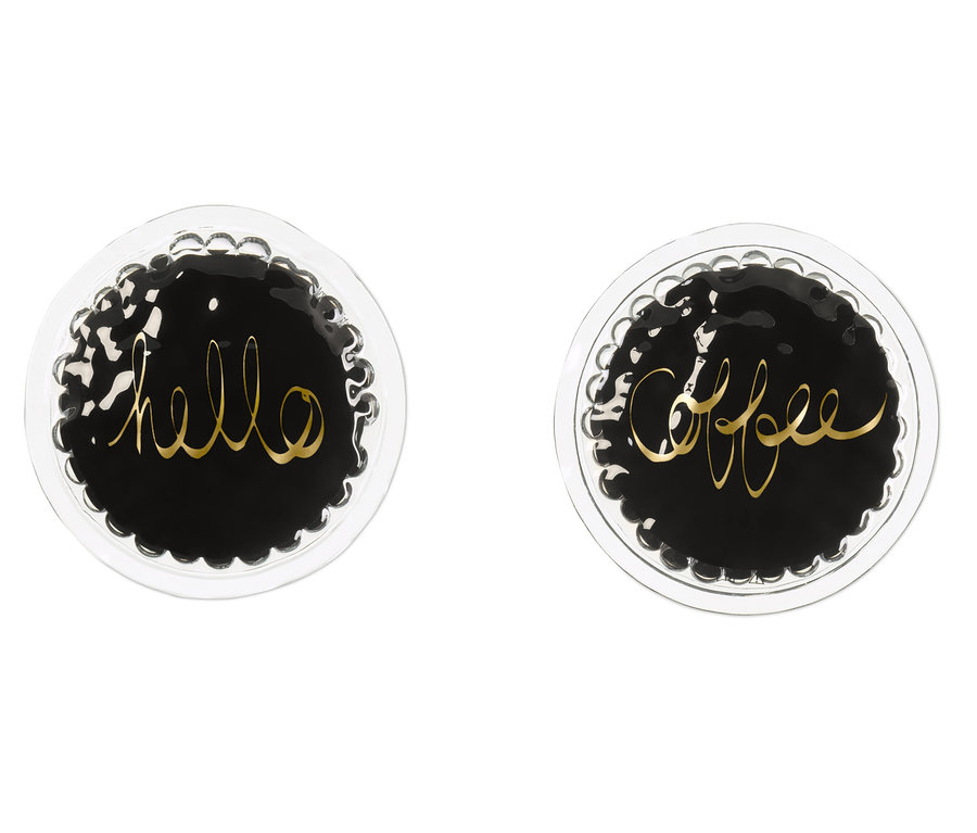 Zwei Augen-Kühlpads: Eines mit der Aufschrift 'hello' und eines mit der Aufschrift 'coffee'.