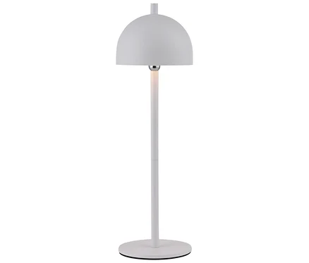 Eine weiße Lampe mit halbkugelförmigem Schirm.