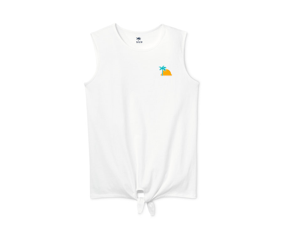 Weißes Shirt mit Palmen- und Sonnenaufdruck und Knoten am Saum.