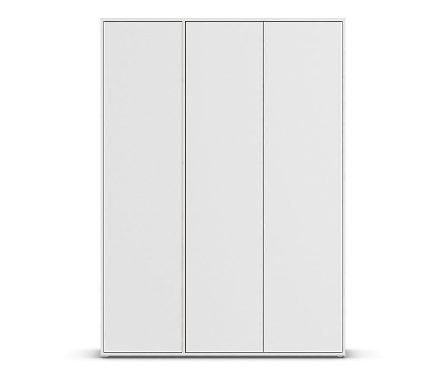 Weißer, dreitüriger Kleiderschrank.