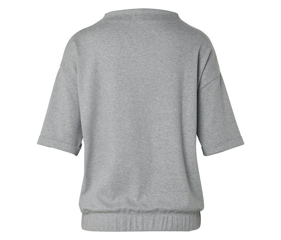 Rückansicht eines grauen T-Shirts mit kurzen Ärmeln und einem gerippten Saum.