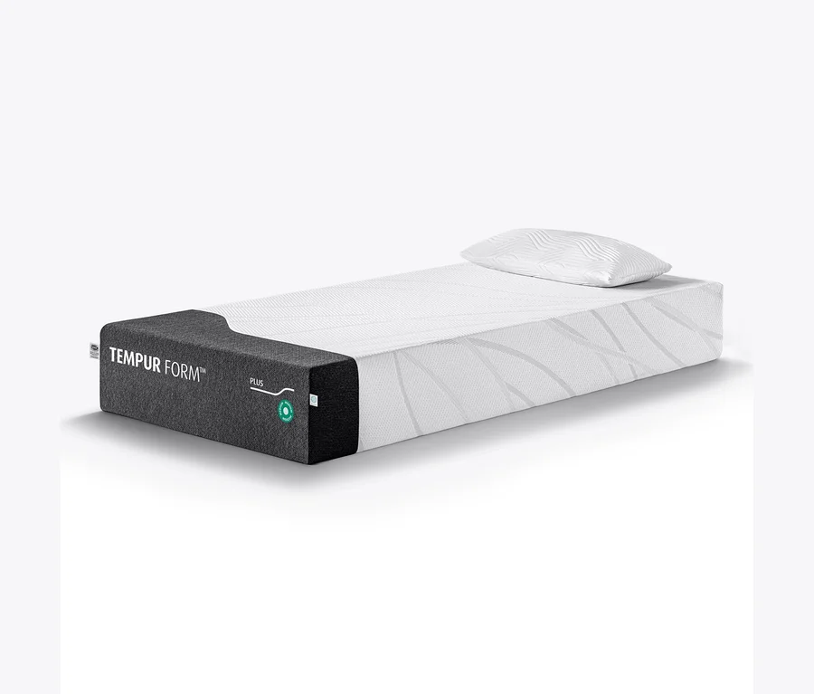 Eine TEMPUR Form™ Plus Matratze, medium, mit einem weißen, gemusterten Kissen darauf.