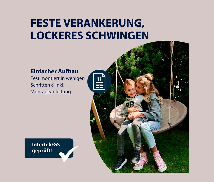 Mutter und Sohn sitzen in der beigen HUDORA Nestschaukel »Lounge«, Ø 110 cm.