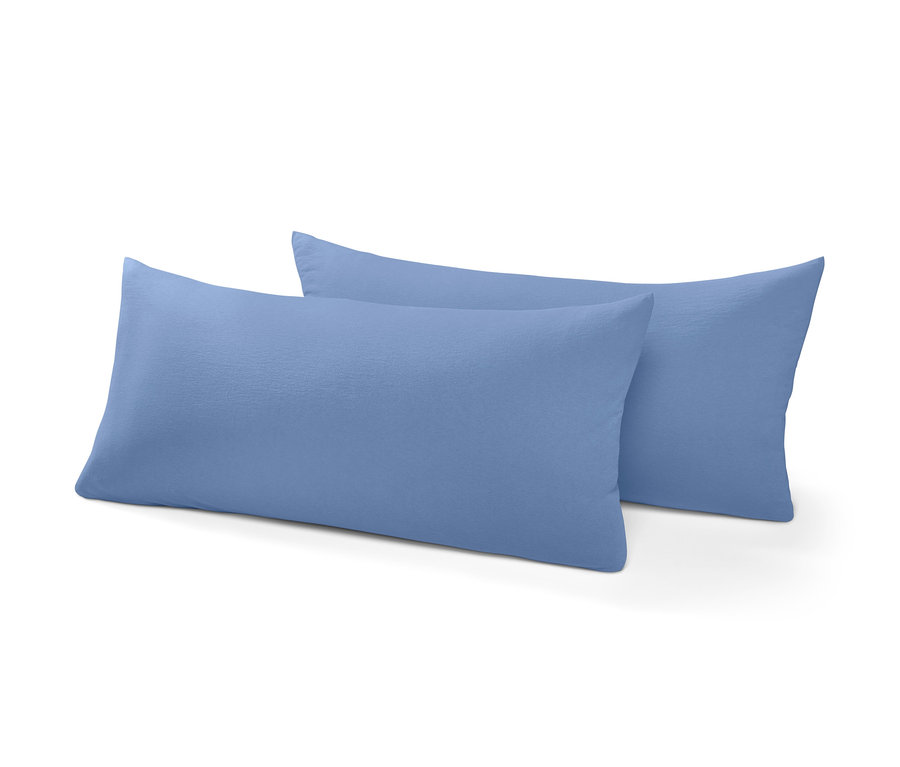 Zwei blaue Jersey-Kopfkissenbezüge.