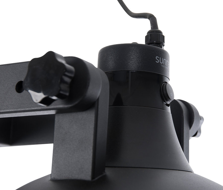 Detailansicht des schwarzen Sunred-Deckenheizstrahlers »Indus II Hanging 3000«.