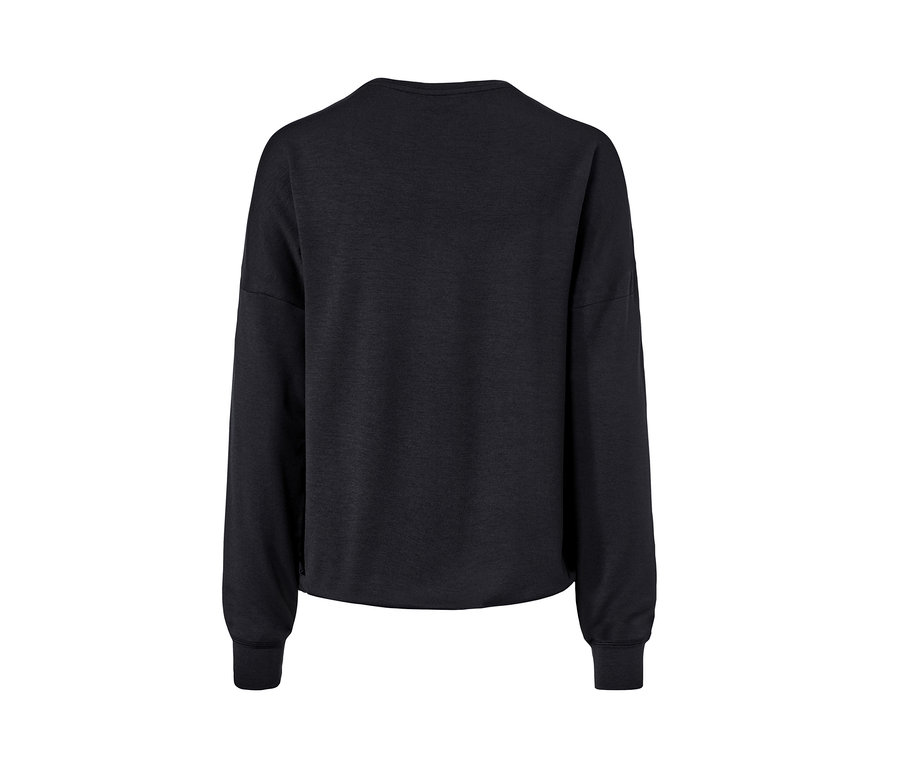 Detailansicht eines schwarzen Loungewear-Anzugs für Damen.