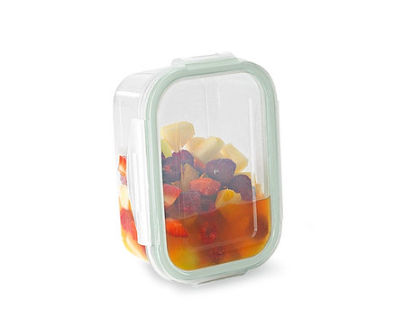 Obst in einem durchsichtigen Frischhaltedosen-Set.