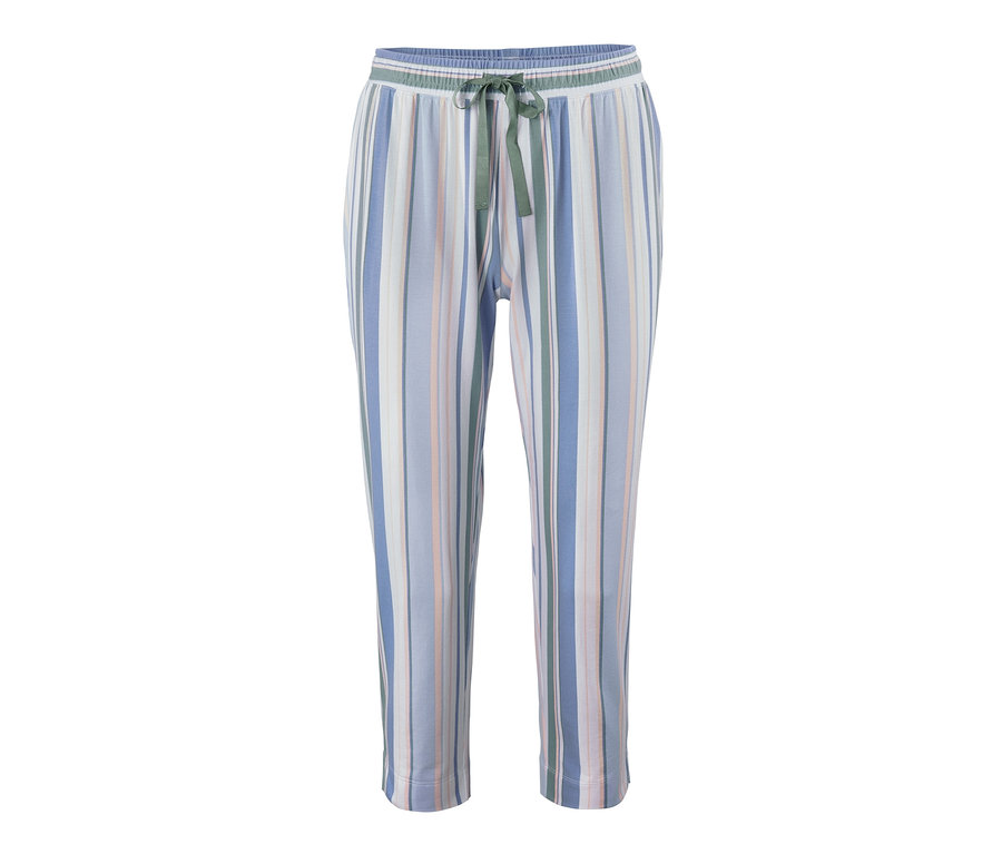 Eine 7/8-Pyjamahose mit bunten Streifen und einem grünen Kordelzug in der Taille.