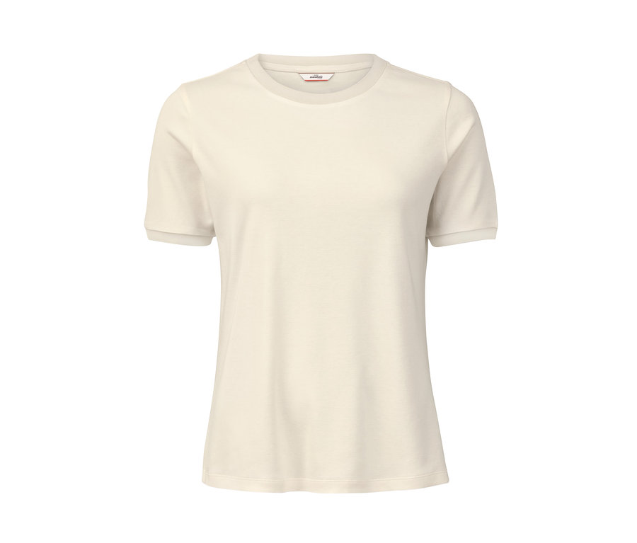 Cremefarbenes T-Shirt auf weißem Hintergrund.