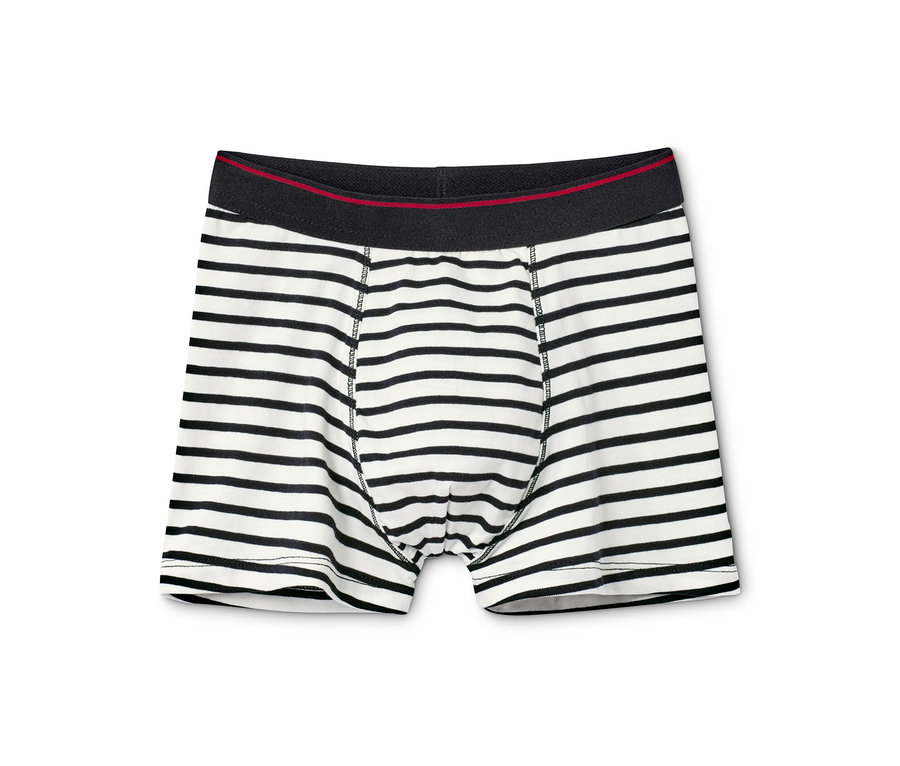 Eine einzelne Jungen-Slipboxer mit schwarzen und weißen Streifen und einem schwarzen Bund.