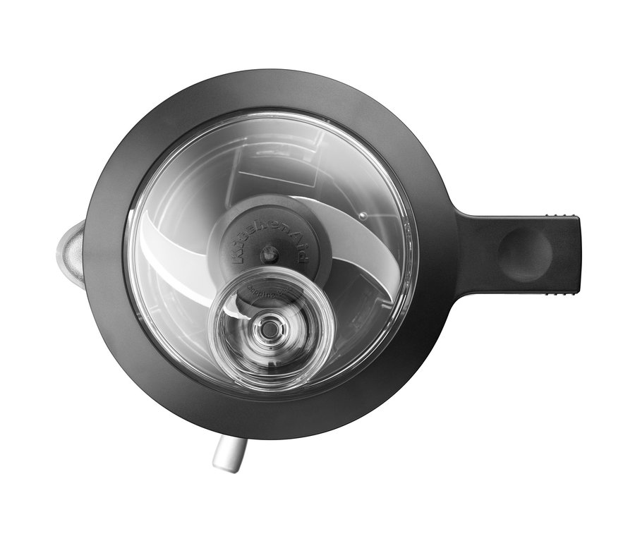 Draufsicht auf einen schwarzen KitchenAid-Zerkleinerer mit einem transparenten Behälter.