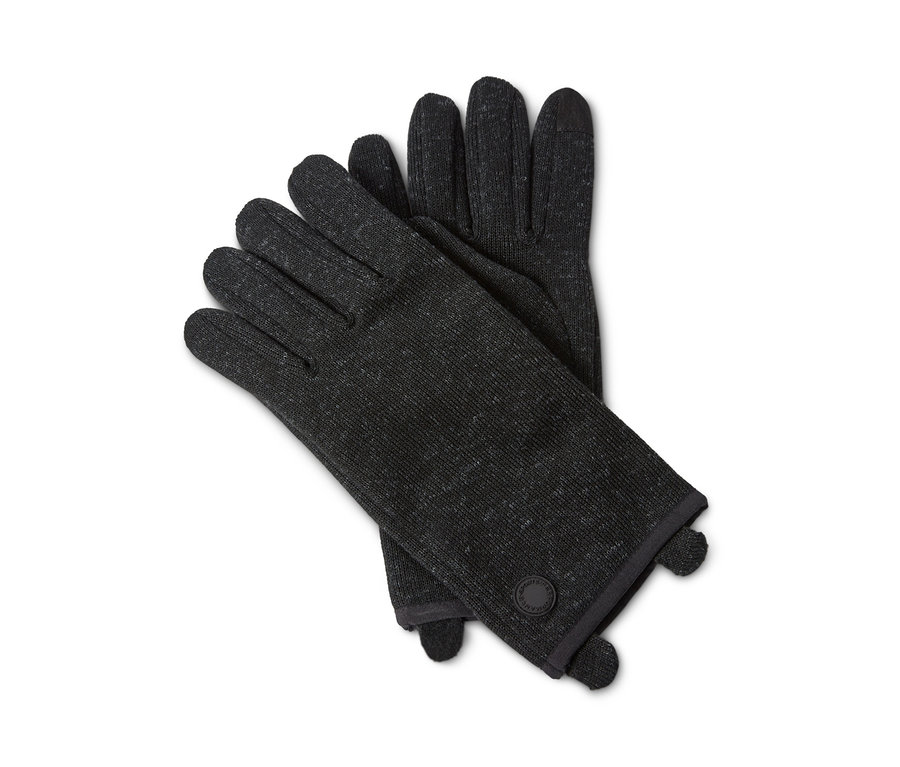 Zwei Strickfleece-Handschuhe liegen übereinander.