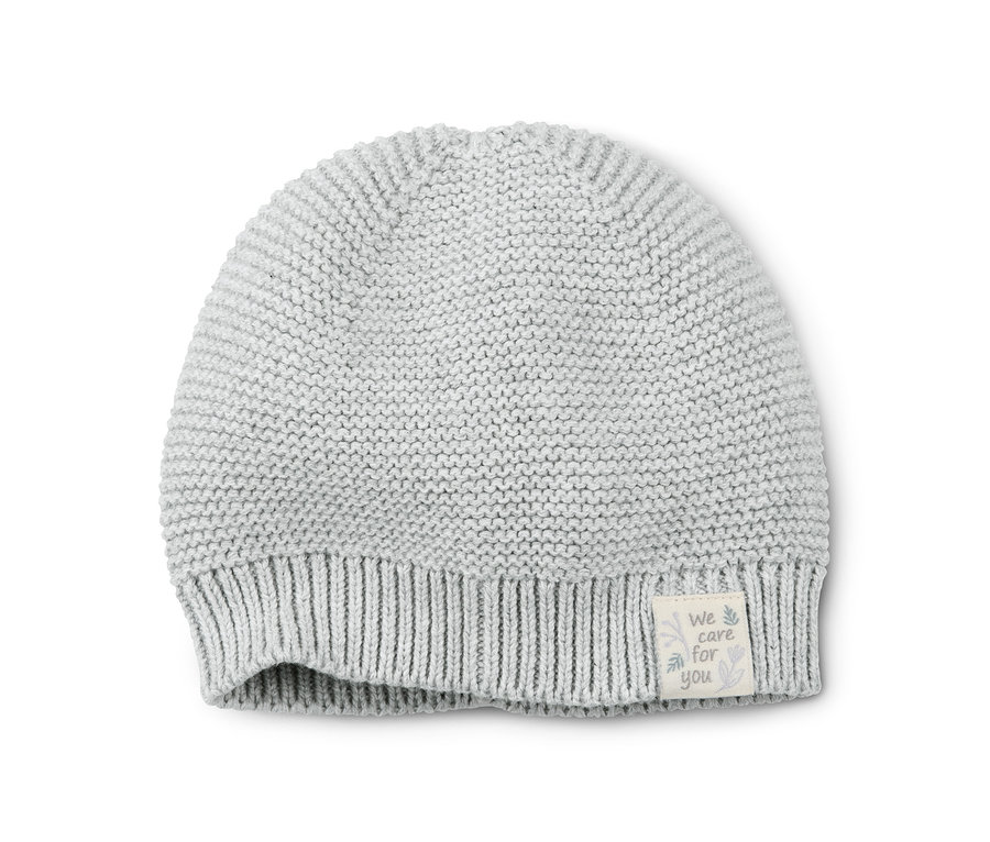 Nahaufnahme einer grauen Strickmütze.