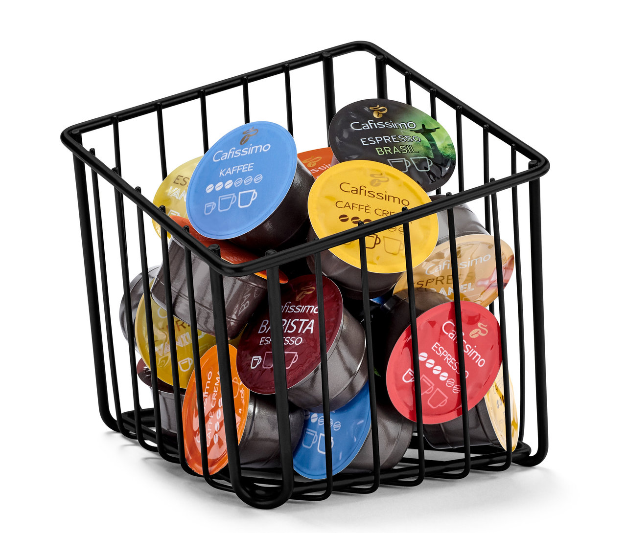 Ein schwarzer Drahtkorb gefüllt mit verschiedenfarbigen Kaffeekapseln. Der Kapselkorb ist schwarz.