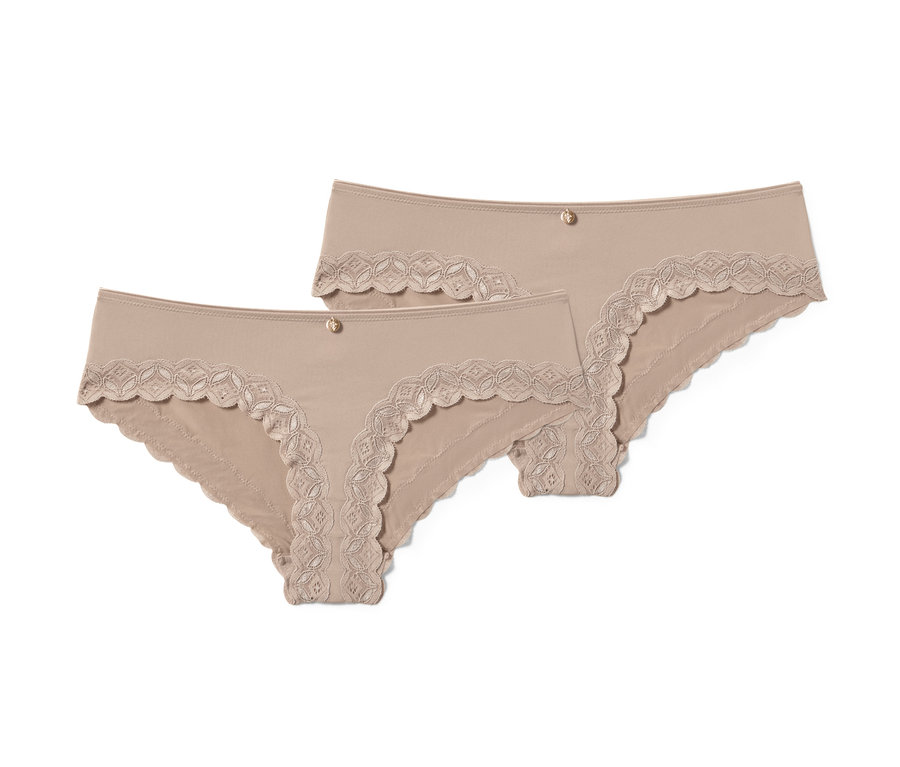 Zwei beige Brazil-Slips mit Spitze.